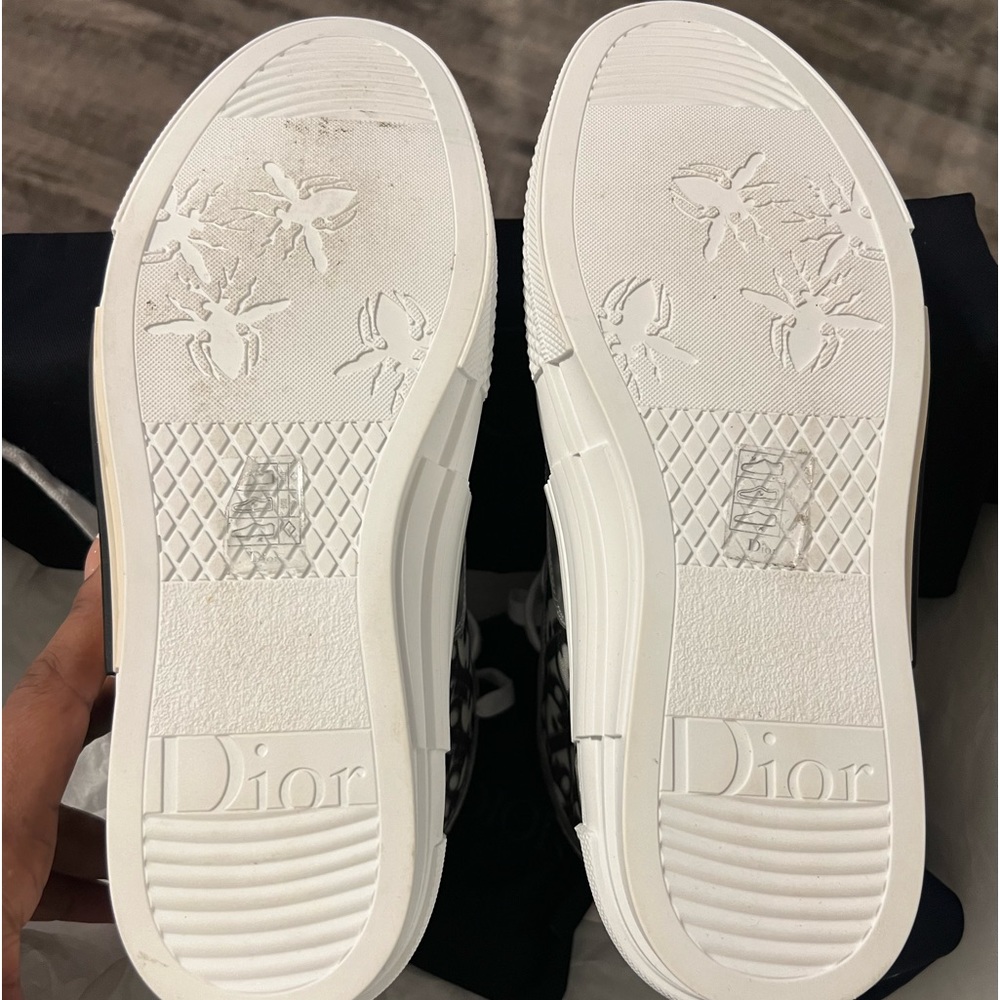 B23 HIGH-TOP SNEAKER
WHITE AND BLACK DIOR OBLIQUE CANVAS, 41.5